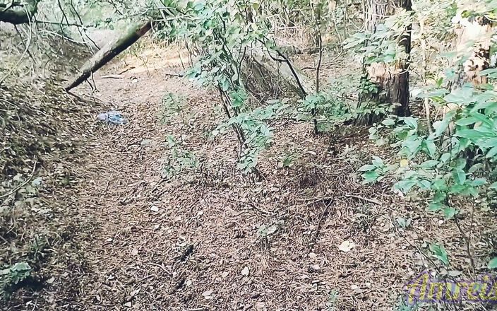 Amreis: Kirli terk edilmiş bir binada taşaklarını gösterdi ve güçlü bir şekilde...