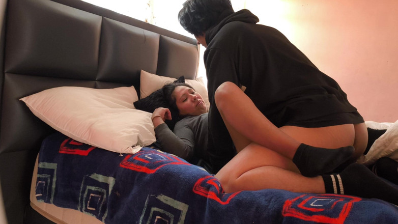 Moo DBOXXX: La femme du voisin s’enfuit et vient avec moi, on...