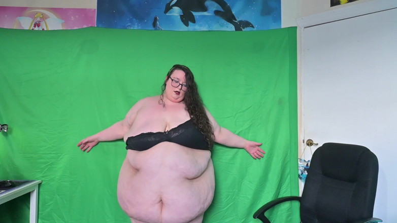 SSBBWLadyBrads: Déesse sexy, SSBBW se déshabille et trémousse
