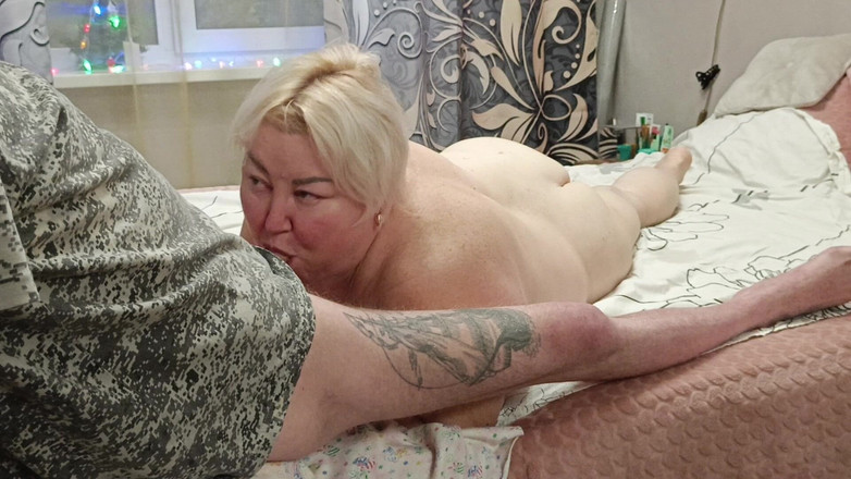 Zona901: Mamada profunda con semen en la boca de la madrastra