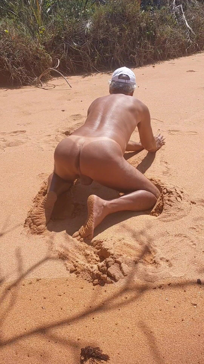 Ladysilvas: Ladysilva samudr tat par nagn hokar aao meri hot tॅand...