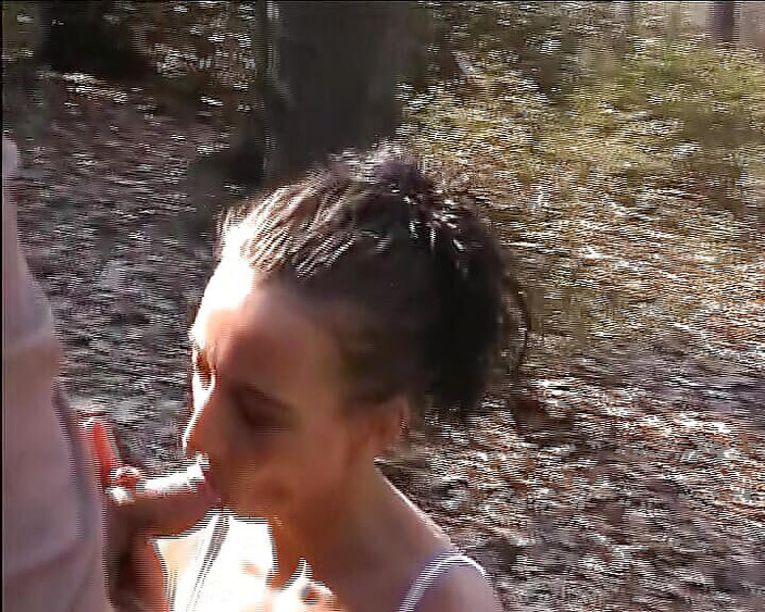 Deutsche Camgirls: Malá kozatá německá kočka s tmavými vlasy