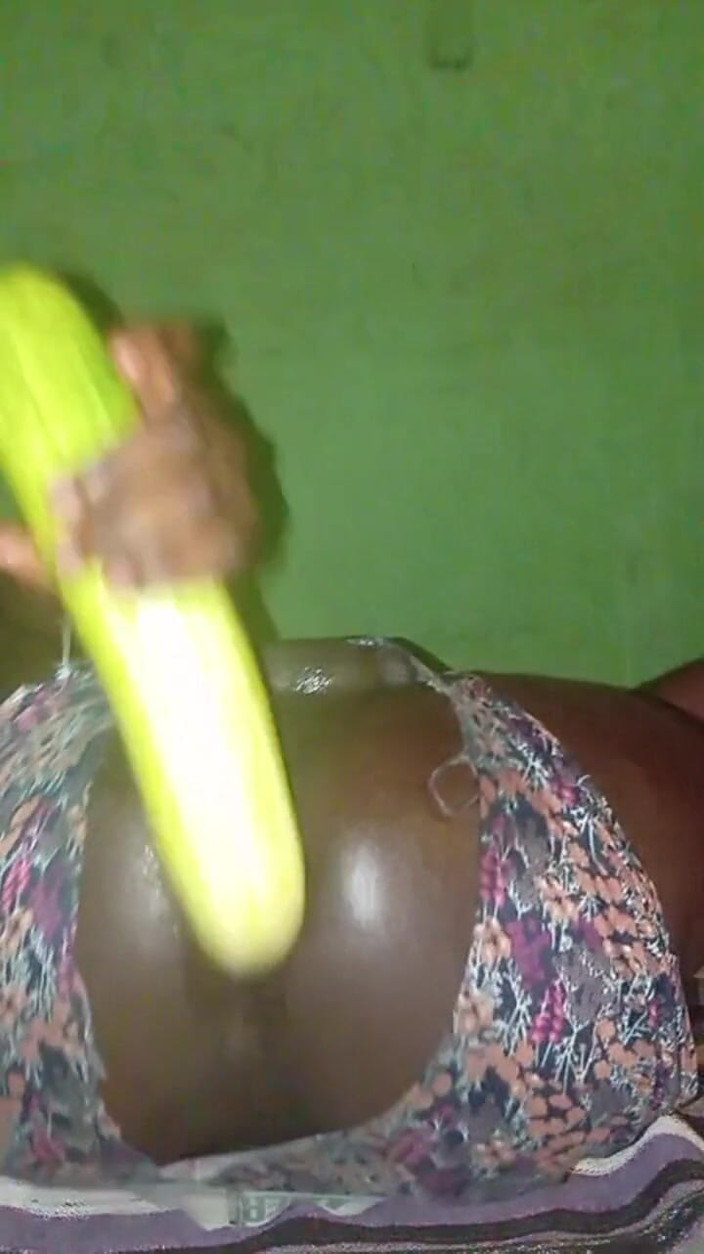 Badman4606: Chlapec ukazuje svůj velký zadek