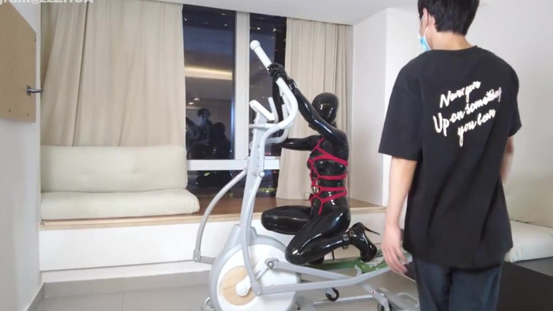 Aisan girl bondage: Mz27 - gadis ini diikat dengan lateks di treadmill