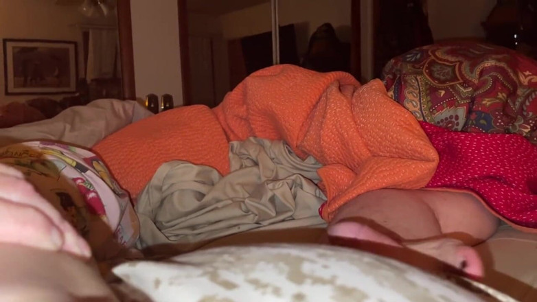 Aunt Ann: Sua enteada Ann implora, em seguida, exige que você cubra...