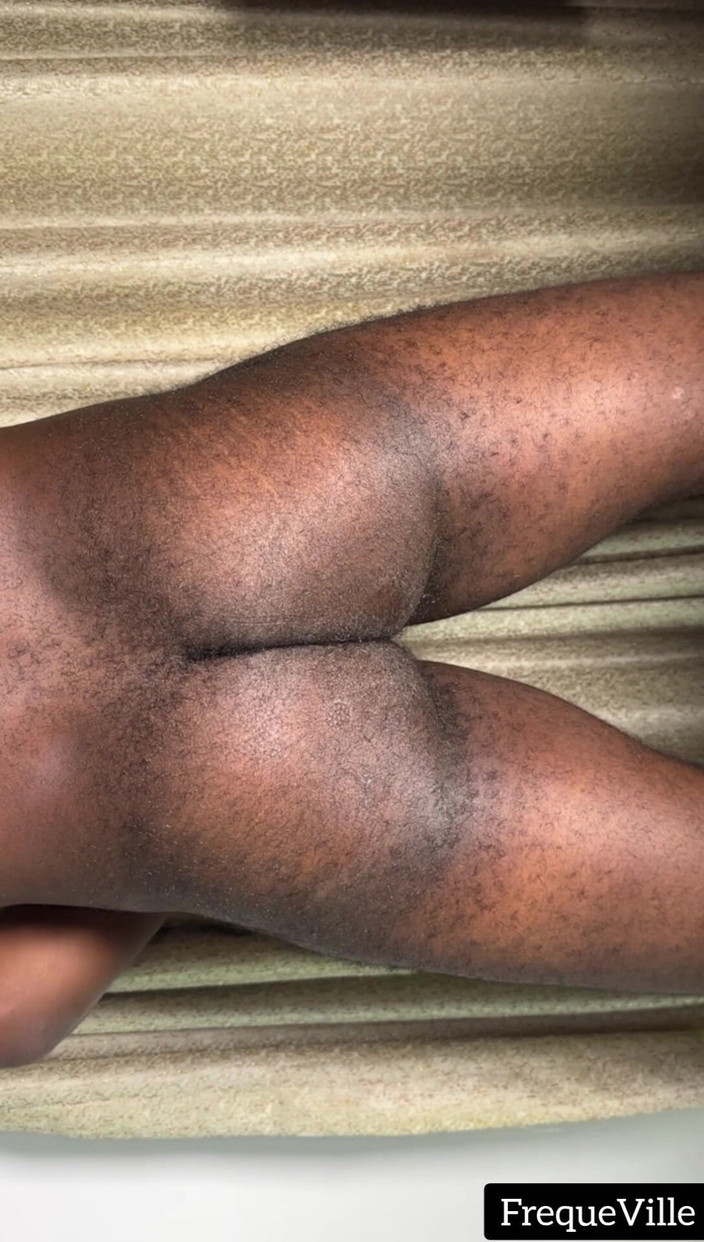 FrequeVille: Dude seksi melancap