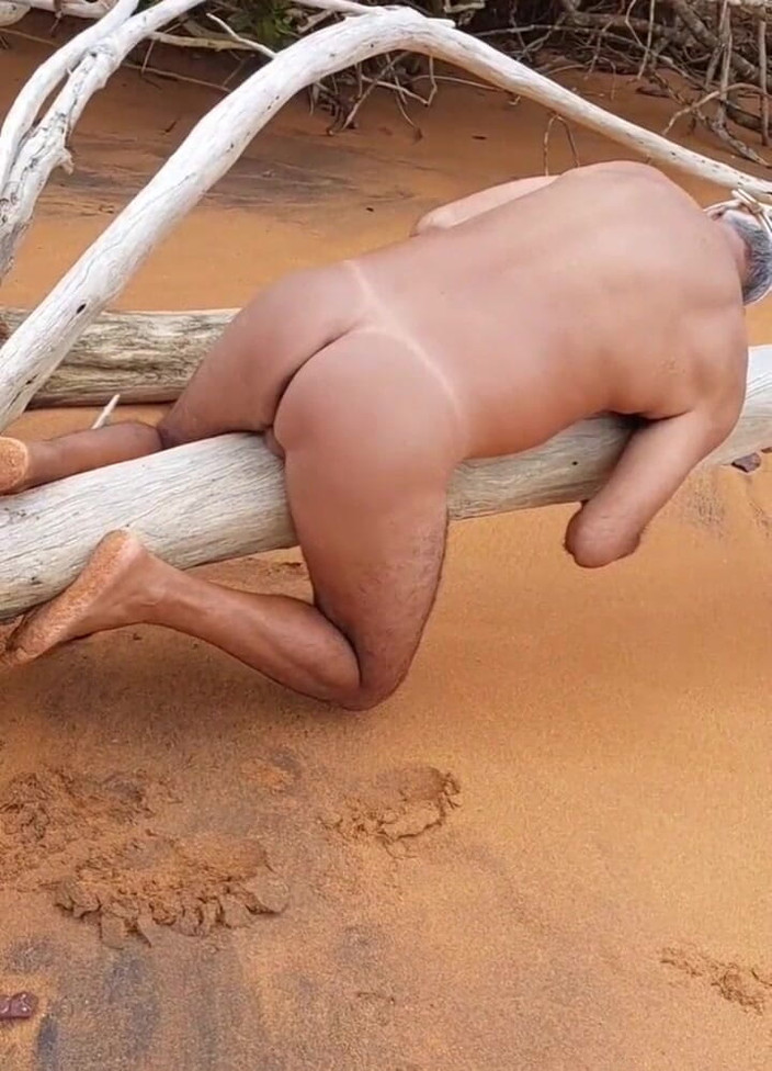 Ladysilvas: Ladysilva Nahá na pláži přijďte šukat můj sexy zadek