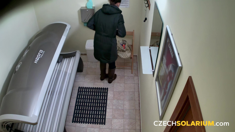 Czech Solarium: Checa solarium 147 morena juega con su coño de nuevo