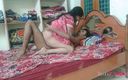 Telugu Couple: Cô vợ Ấn Độ hứng tình chudai xuất tinh vào bên trong âm...
