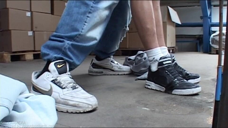 Young Bastards: Гей хлопець зв'язаний і