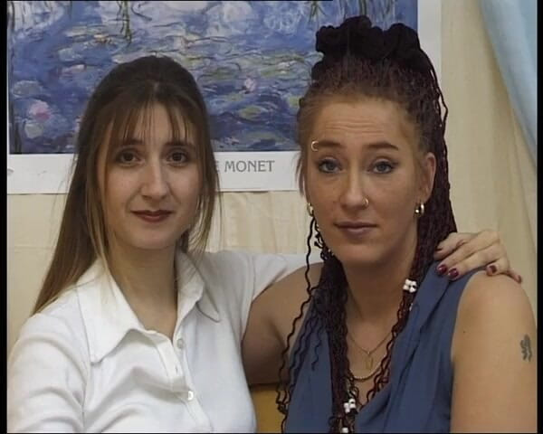 YOUR FIRST PORN: La mia sorellastra lecca il migliore