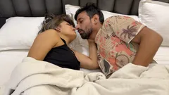 Kocası geceleri karısına uyuyamadığını söyledi, hadi seks yapalım.