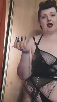 La reine gothique vous détruit les couilles