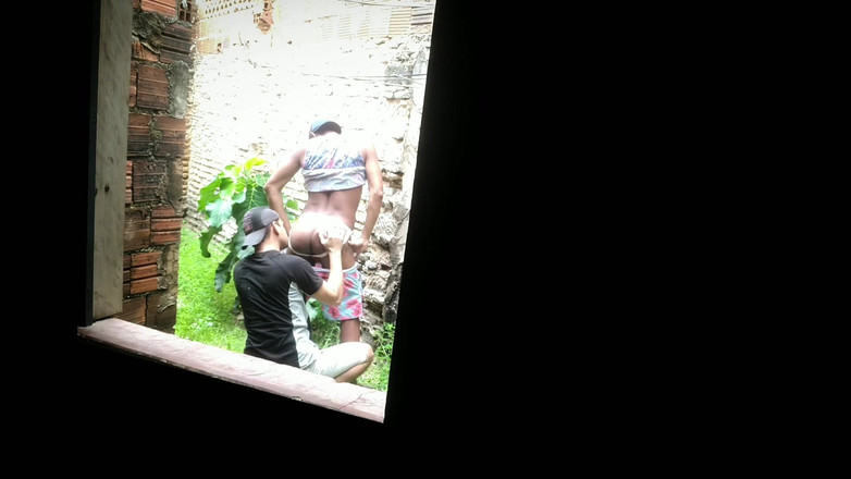 MiguellTrajano: Dostawca wspiął się na opuszczony parking, by uprawiać seks bez...