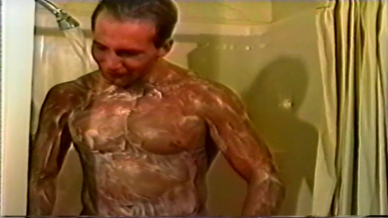Gaylicious: Fusti muscolosi oliati lottano in un salivoso creampie anale