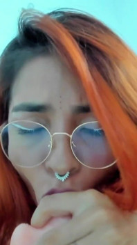 Menina Com Cabelo Colorido Se Masturba Muito Quente Na Câmera P6