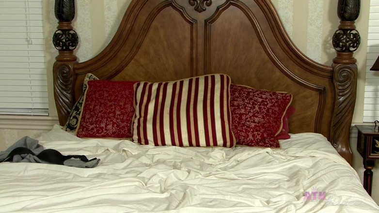 ATK Girls: 玩具。