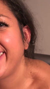 Auntjudysxxx - büyük memeli iri güzel ev sahibiniz Cassy seni külotuyla yakalıyor