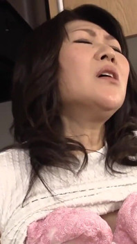 Yuko Adachi - เร็วๆ หน่อย เอาเข้าไปเลย อยากให้แตกในเร็วๆ! สาววัย 50 ปีที่กำลังร้อนตัว