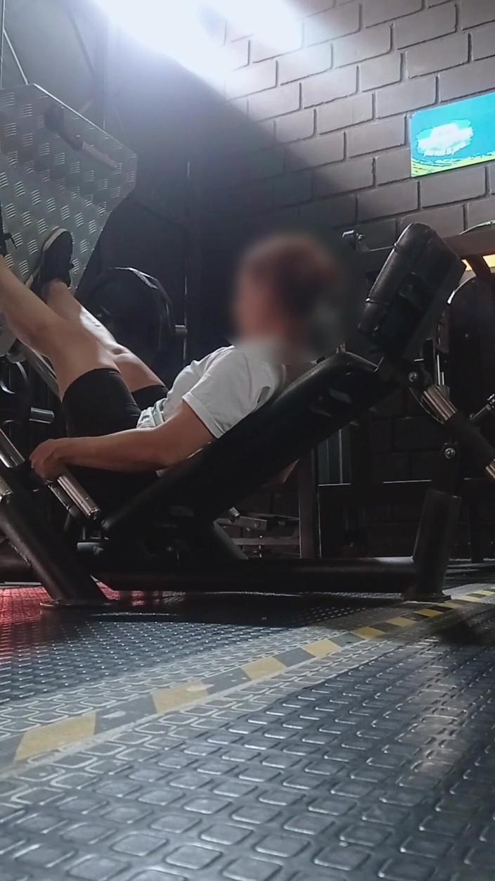 TuLobita9292: Sono andato in palestra e ho finito per masturbarmi in...