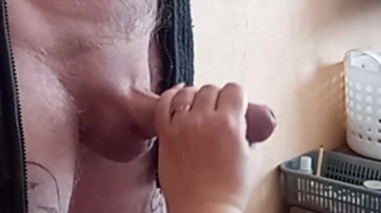 Zona901: my cock cums from gentle hands