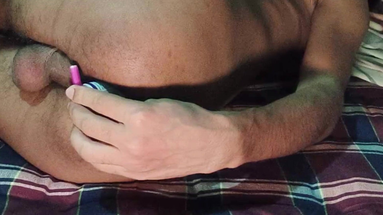 Ahpanal: Homo enorme kontgat met eigengemaakte dildo