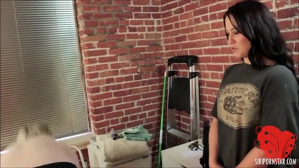 Siri Pornstar: Siri has a lesbian robot to serve her pussy