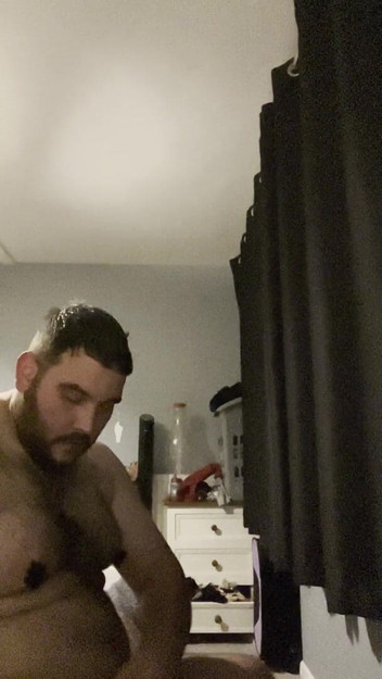 Shaun Cbt: Travestito anale Ammanettato cazzo e palla con capezzoli piercing