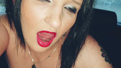 Emili Aliston: Dobrodružství v autě.