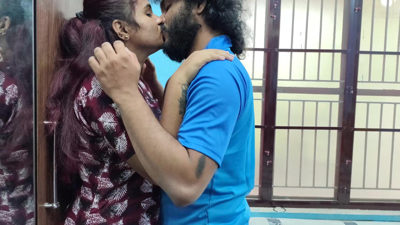 Vaigavarun45: Lip Lock dan Ciuman lidah