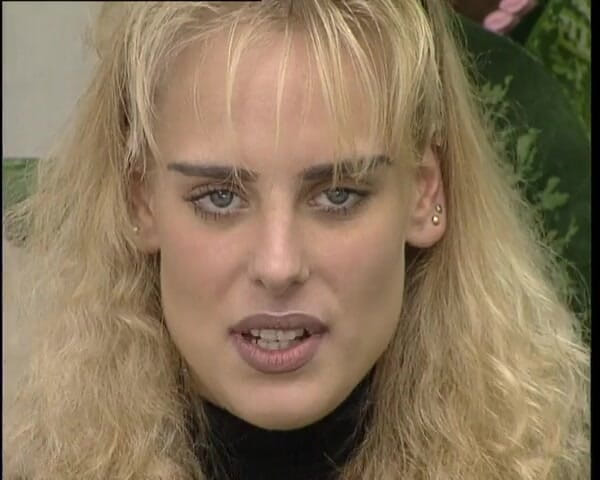 YOUR FIRST PORN: Monique pisst beim oyuncu seçmeleri - Monique oyuncu seçmelerinde işiyor
