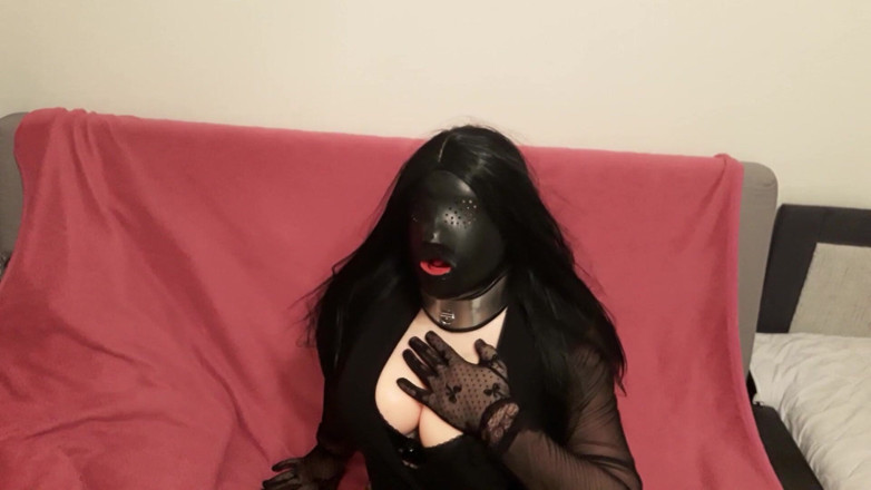 Erica Doll: Tung svart mask