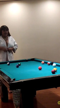 Bahsi kaybetti ve en iyi arkadaşının onu evde seksle sikmesine izin vermek zorunda kaldı