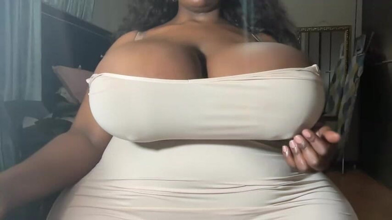 Legendary Booty Overdose: Zralá SSBBW pleská obří černý zadek