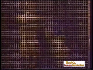 Erotic Lezdom: Awek terikat dengan buah dada besar disebat
