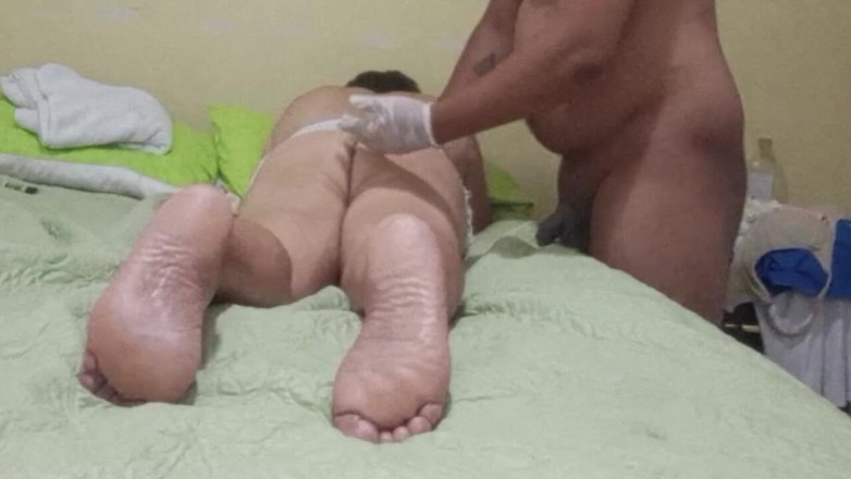 Milfta boohot: 미시 밀프를 위한 오일로 발 마사지