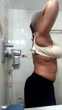Desi Big Boobs Girl Tushi Undressing 02