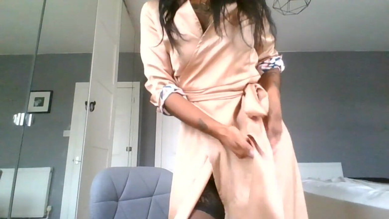 BabeXX69XX Asian MILF: MILFKa prosí o práci