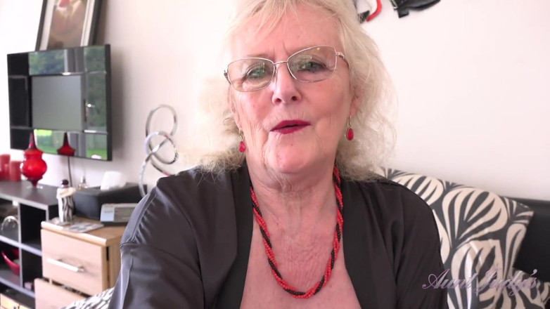 Aunt Judy's: Capturando sua proprietária madura de 66 anos, Sra. Claire se masturbando (em...
