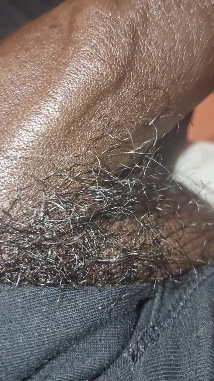Chocolate Meat Stick: Acariciando una gran polla negra sin cortar a través de...