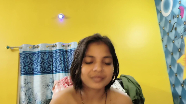 Nikku: 德西村继妹的法律继母在印度的真实自拍性爱视频