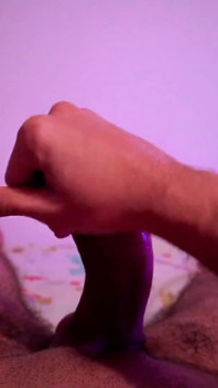 POV masturbando meu grande pau latino sem cortes com óleo até eu chupar uma grande carga em um intenso orgasmo arruinado - Camilo Brown