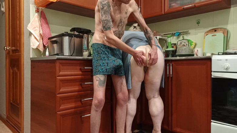 Zona901: Đánh đòn vào cái mông to của mẹ kế tôi bị đụ...