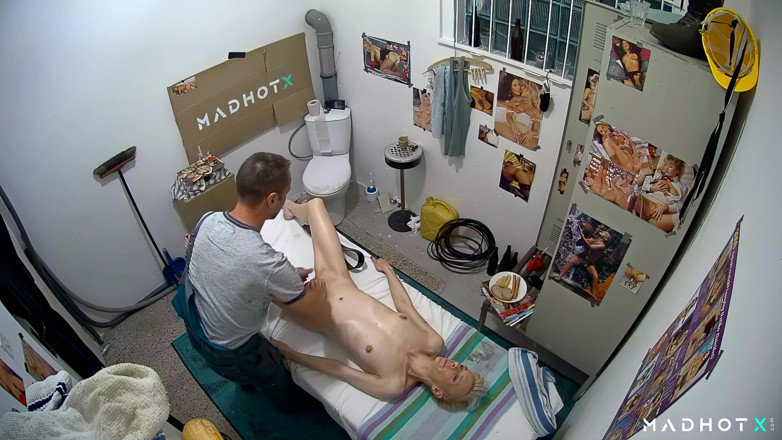 Madhot X: Mani legate, bavaglio in bocca...