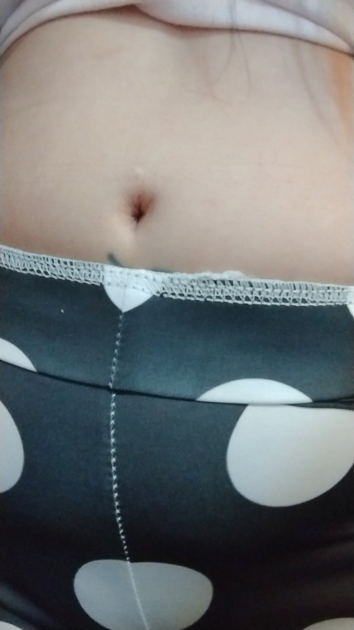 Abby Anna: Belly Button Play Time Digging Picking