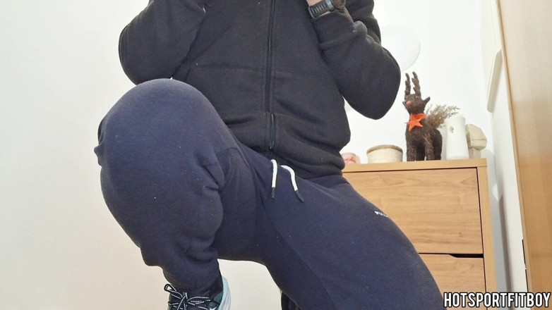 Hotsportfitboy: Risicovolle fleshlight neukpartij bij vriend thuis - grote harde pik en...
