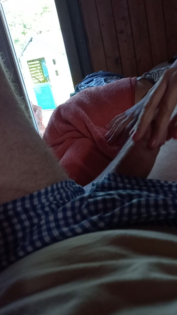 Handjob Passion: Melancap di sofa mengusik sudut pandangan pertama - zakar keluar dari...
