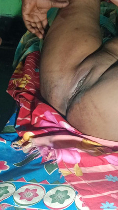 Desimombd: देसी गांव की भाभी पहली बार सेक्स वीडियो बना रही है