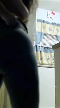 Uctívání zadku v legínách