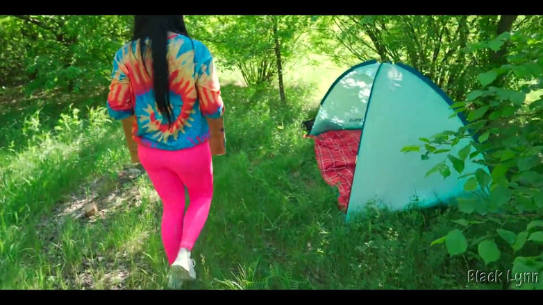 YSP Studio: Sletterige hippie trok me gratis af in haar tent